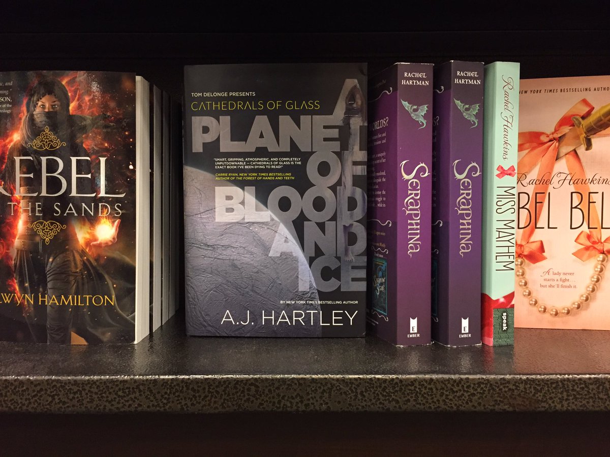 MatthewVlossak's tweet photo. Look what I spy (which I totally bought by the way). @tomdelonge @ToTheStarsInc @authorajhartley #ChasingShadows #CathedralsOfGlass https://t.co/vtEmS2aJ9X