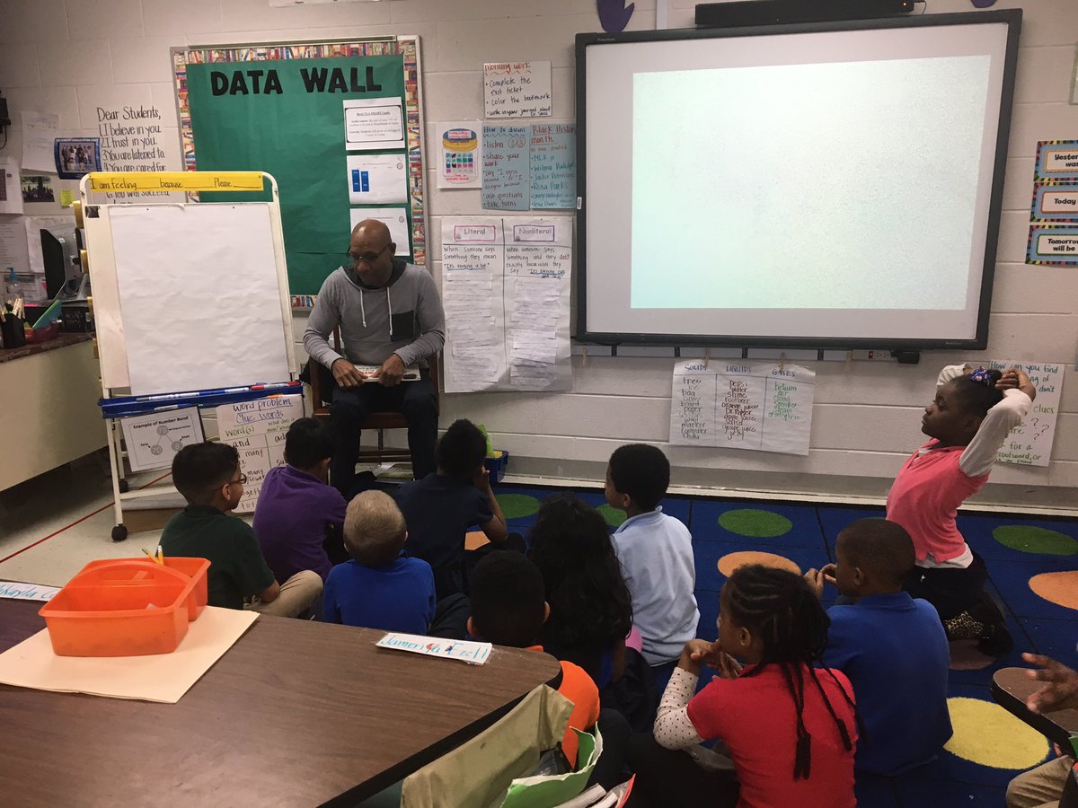 MrsMLIS's tweet photo. The wonderfully talented @charlesholtone joined 2nd grade for some reading fun! @MNPSLibraries @fallhamiltoneos #mnpsreads https://t.co/TQas44Cxj4