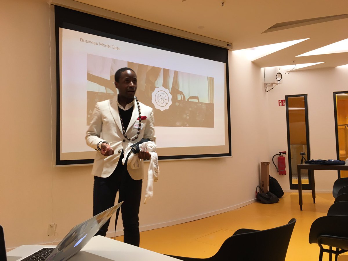 KeeOriginal's tweet photo. Fashion Meets Blockchain -Understand where your T-Shirt REALLY comes from ... #Innogy Hackathon #riddlecode #bigchaindb #microsoft https://t.co/0Cy4tQs6Ya