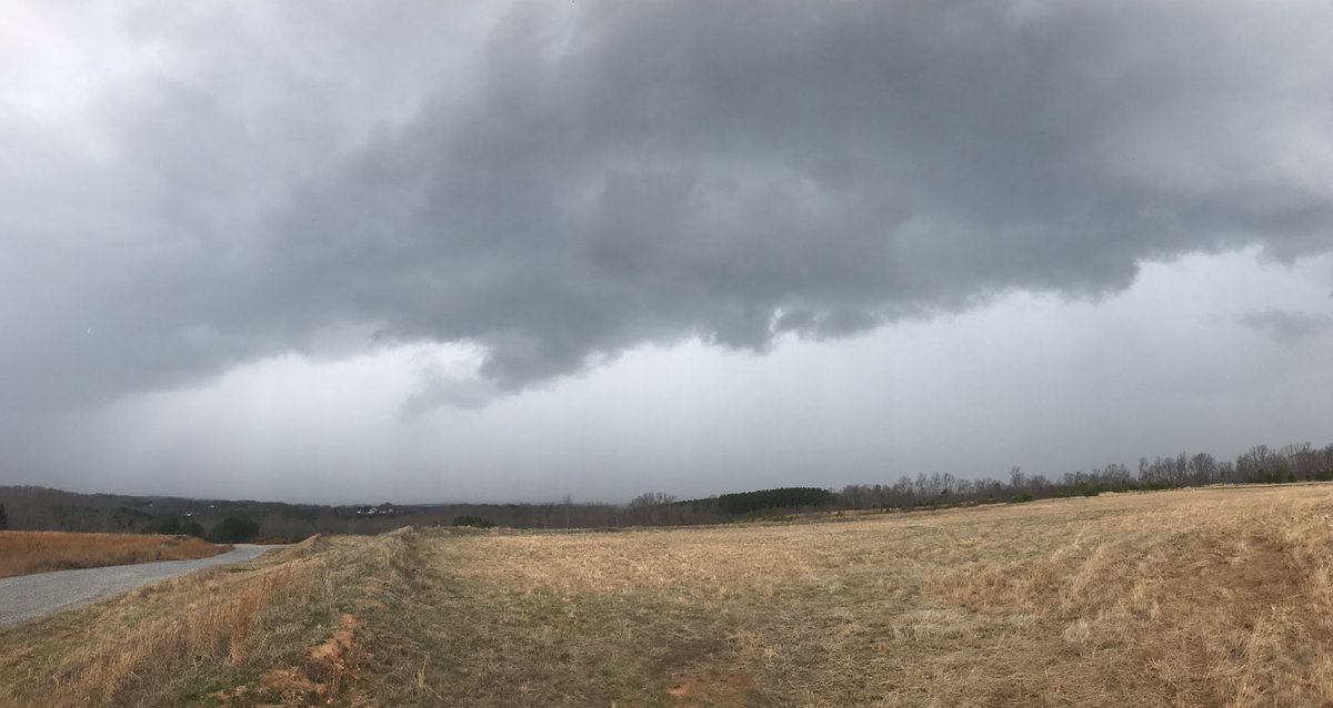 AlexThorntonWx's tweet image. Looking west out of west lake corner. About to get windy. @wattsupbrent @NWSBlacksburg