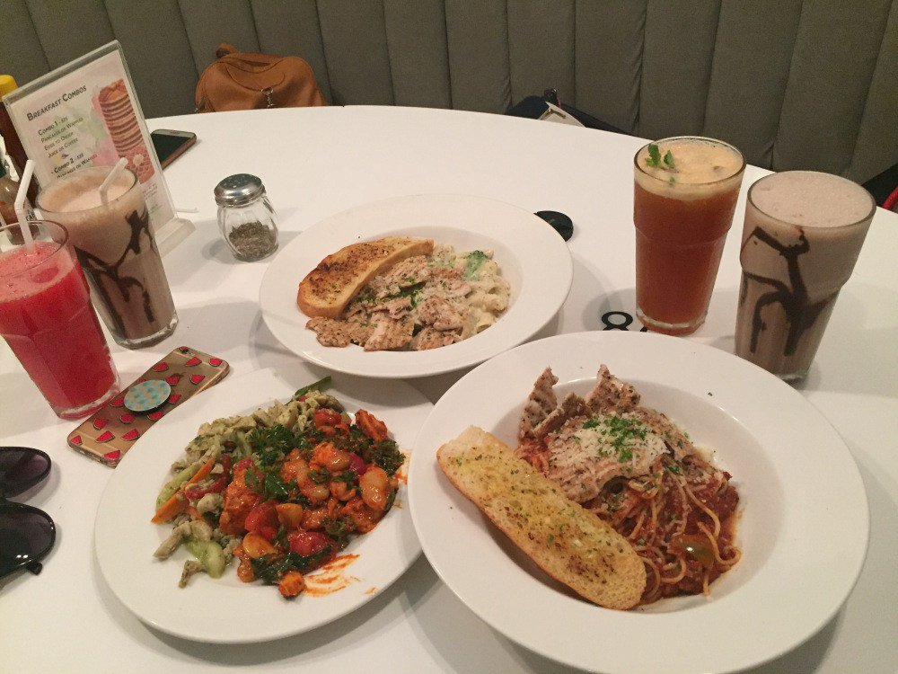 patel_rida's tweet photo. RESTAURANT REVIEW- Eat Around The Corner https://t.co/5YdX6UlKYu https://t.co/7aveE8hSSL