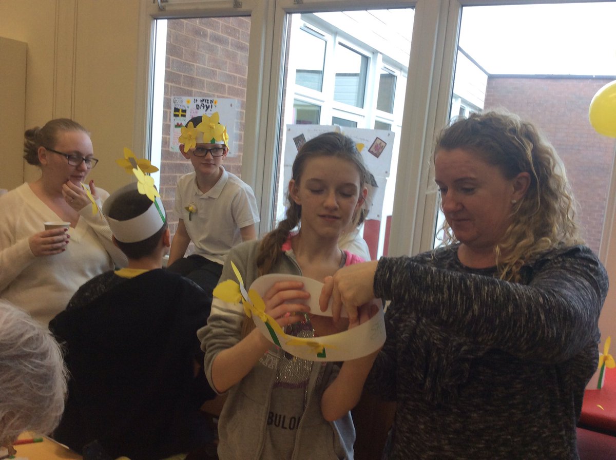 AllSaintsTraff's tweet photo. St David's House have had a wonderful day celebrating 'St David's Day' ... #craftfun #teamwork #allthingsyellow https://t.co/y4L2UP6ICW