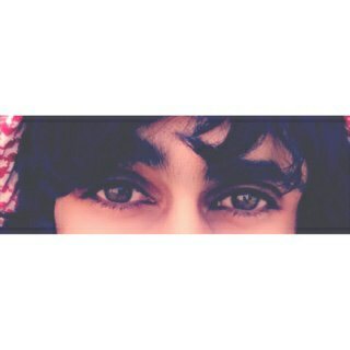 في عيونك قصّايد للبدر من قدّيم  
"بسمة الضي وعاشق ماحدٍ صدقه".