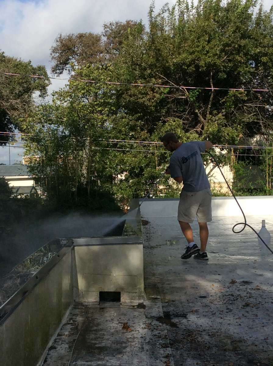WindowGangATX's tweet photo. Just a bit of spring cleaning
#RoofWashing #BuildingWashing #WindowCleaning #WindowGangAustin
https://t.co/pdRM25d6wV https://t.co/Uhh2NQVCrr
