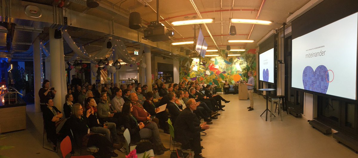 TrendJam_de's tweet photo. #eComRoundtable in @Hamburg_de von der @HKHamburg bei @facebook während der #SMWHH. #DigitalDurchstarten #eCommerce #Hamburg #Handel #mobile https://t.co/sdpvmEx2Yt