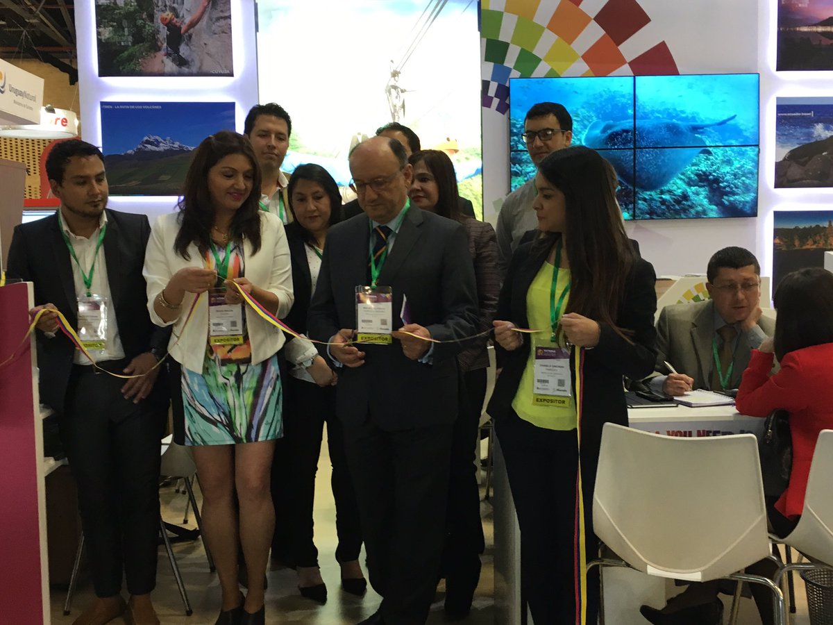 EcuaTravelTrade's tweet photo. Embajador de Ecuador en Colombia @EmbajadaEcuCOL, Rafael Paredes, inauguró el stand de #EcuadorANATO2017 en la Vitrina #ANATO2017 👏🏻🇪🇨 https://t.co/vThWASq3lj