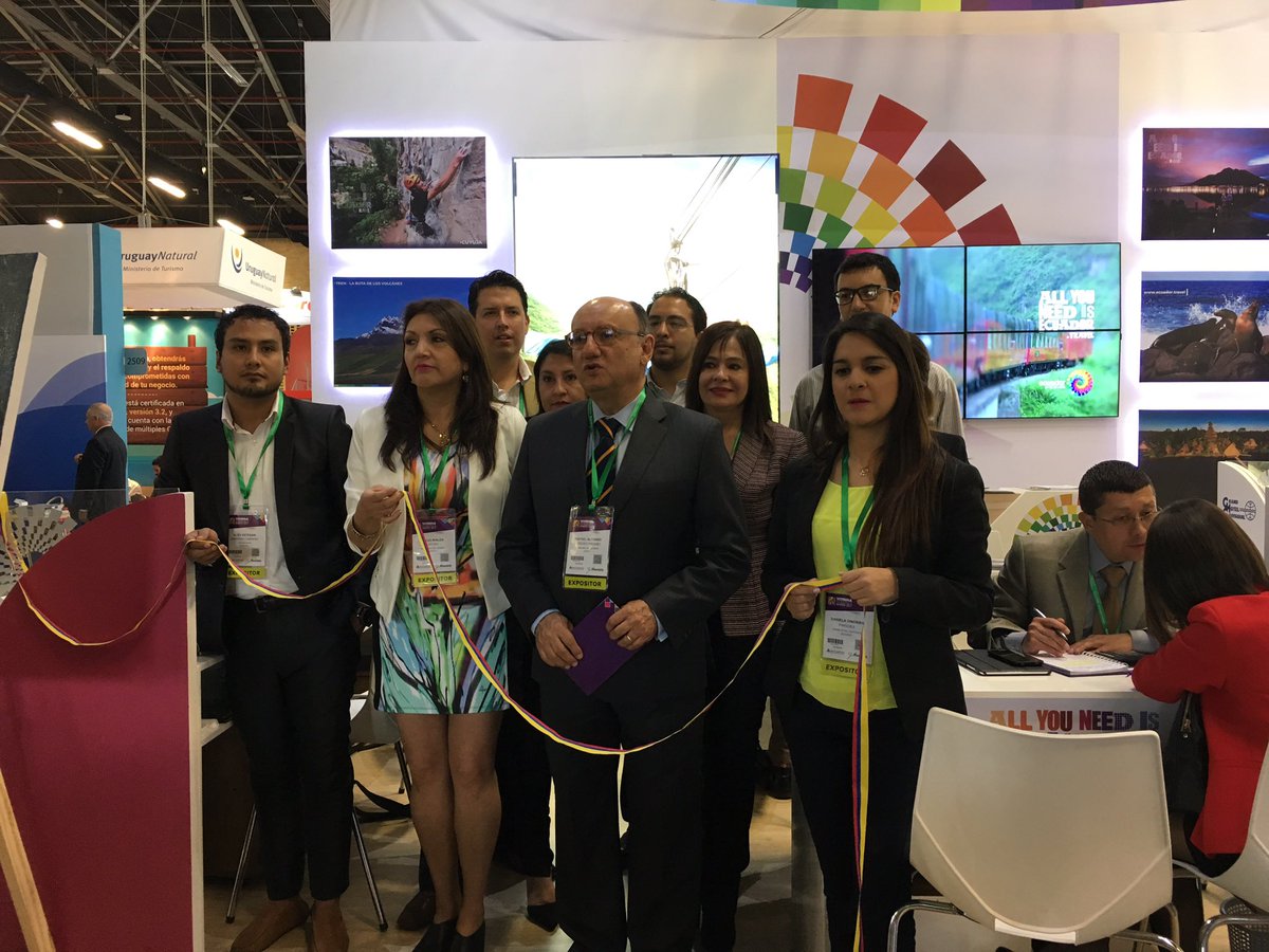 EcuaTravelTrade's tweet photo. Embajador de Ecuador en Colombia @EmbajadaEcuCOL, Rafael Paredes, inauguró el stand de #EcuadorANATO2017 en la Vitrina #ANATO2017 👏🏻🇪🇨 https://t.co/vThWASq3lj