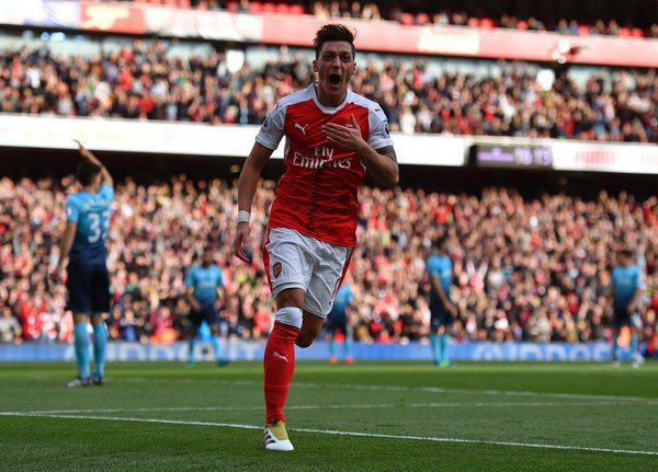 MotivacionesF's tweet photo. "Sigo un poco el fútbol sudamericano, a algunos equipos. Me encanta Boca Juniors, la hinchada que ellos tienen es única en el mundo" - Ozil. https://t.co/rAyTsTGMPC