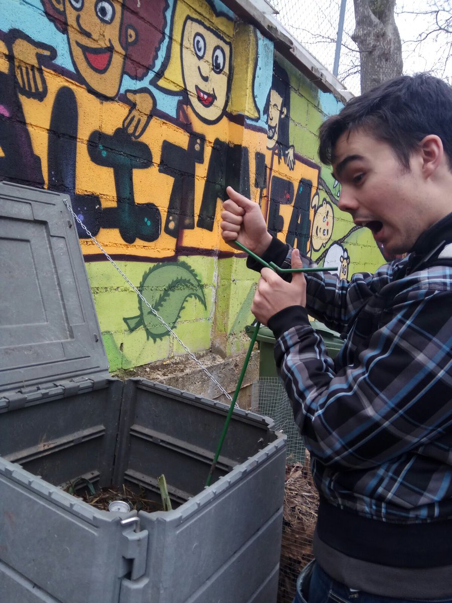 YRAGroupLH's tweet photo. The second day of the @YRAGroupLH in the orchard. #Compostlab @NSPC_I https://t.co/G0IAzarnpK