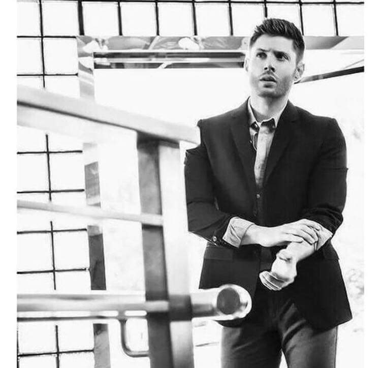 Really_Lenka's tweet photo. #HappyBdayJensenAckles ❤ still look irresistibly! A lot of love! Love ya! @JensenAckles https://t.co/zRTufP23Hz