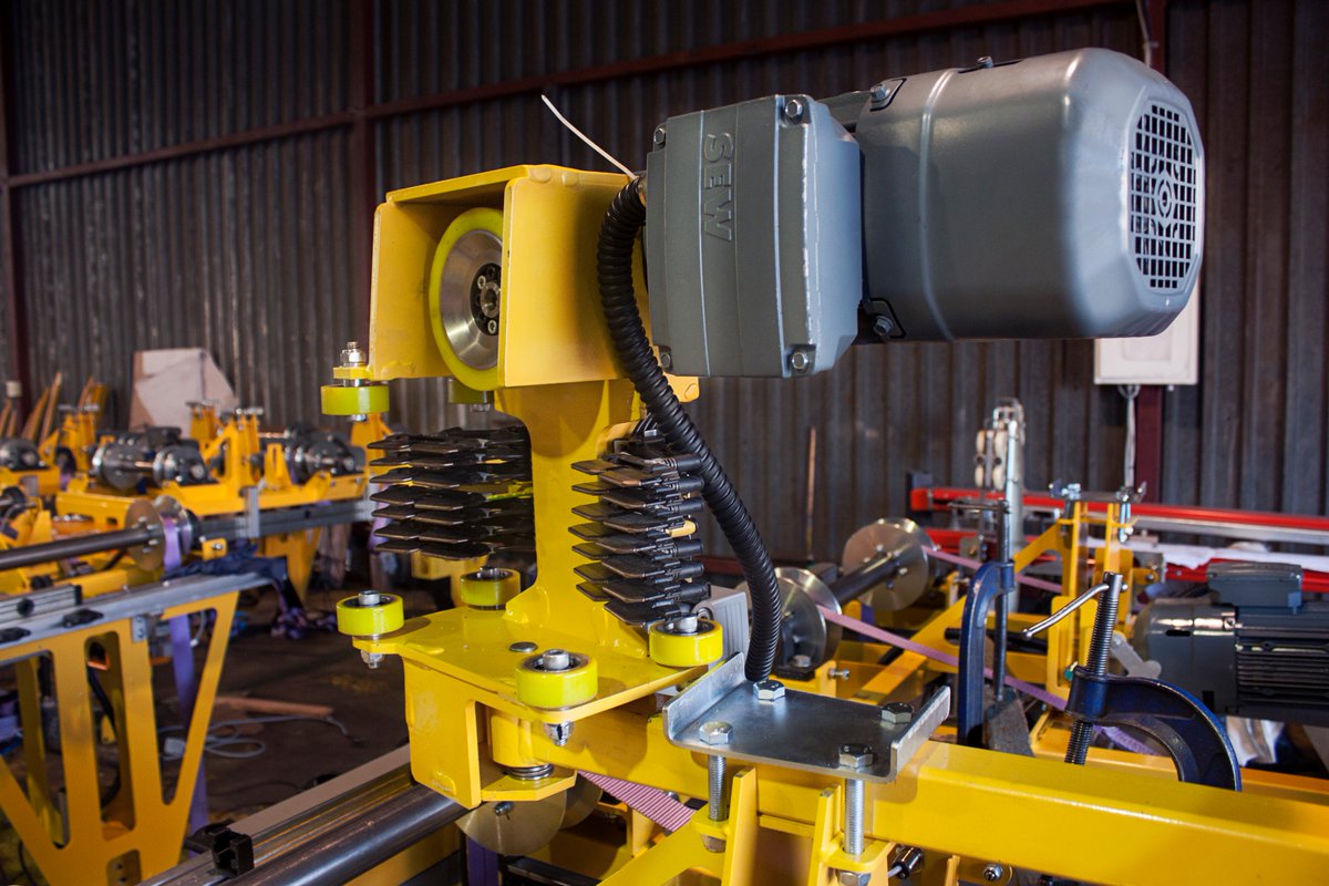 McCormickGlobal's tweet photo. The "Front Corner" conveyor consists of a 12 trolley buffer system, for @FordSouthAfrica. #engineering #innovation https://t.co/CYCrjmmYEg