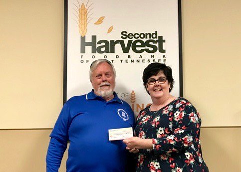 SecondHarvestET's tweet photo. Thank you to the Knoxville Disc Golf Association for its Ice Bowl event. This donation will provide 7,200 meals to East Tennesseans! #KDGA https://t.co/OBJGq0aaw3
