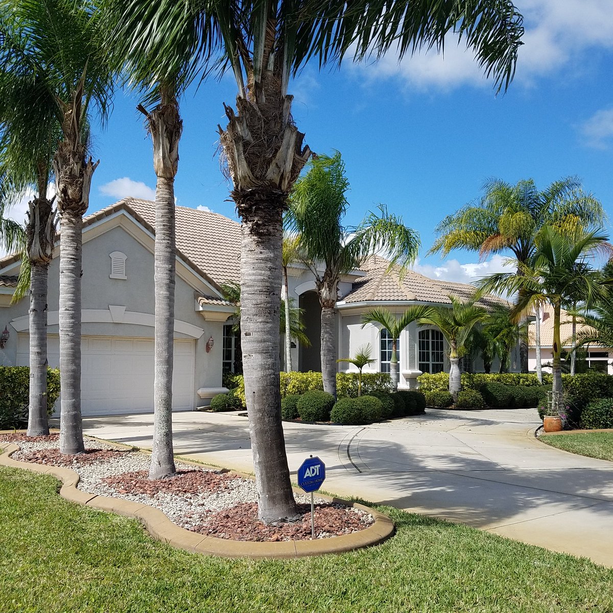 TeeTeeTweeted's tweet photo. https://t.co/3Brx8U3Kic
#TinaLottRealtor #SpaceCoast #homesalesFL https://t.co/apzkqWa1XP