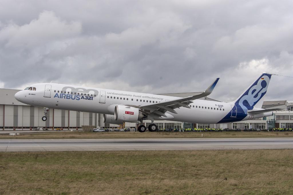 SAFRAN's tweet photo. 🇪🇺🆗
🇺🇸🆗
#A321neo @Airbus with @CFM_engines #LEAP-1A receives joint @EASA/@FAANews certification https://t.co/HQZlmbeikW @SafranEngines https://t.co/ZZTmdPwhQJ