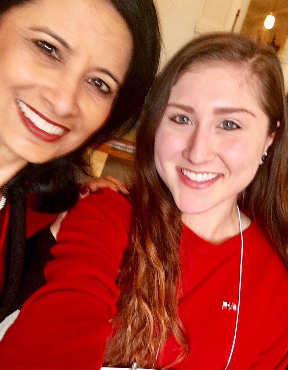 RebekahBarquero's tweet photo. Quick selfie with the wonderful, one & only @UHpres at #UHDayAtTheCapitol πΎ#PaintATXRed #UHATX https://t.co/nCOSJJ7RrW