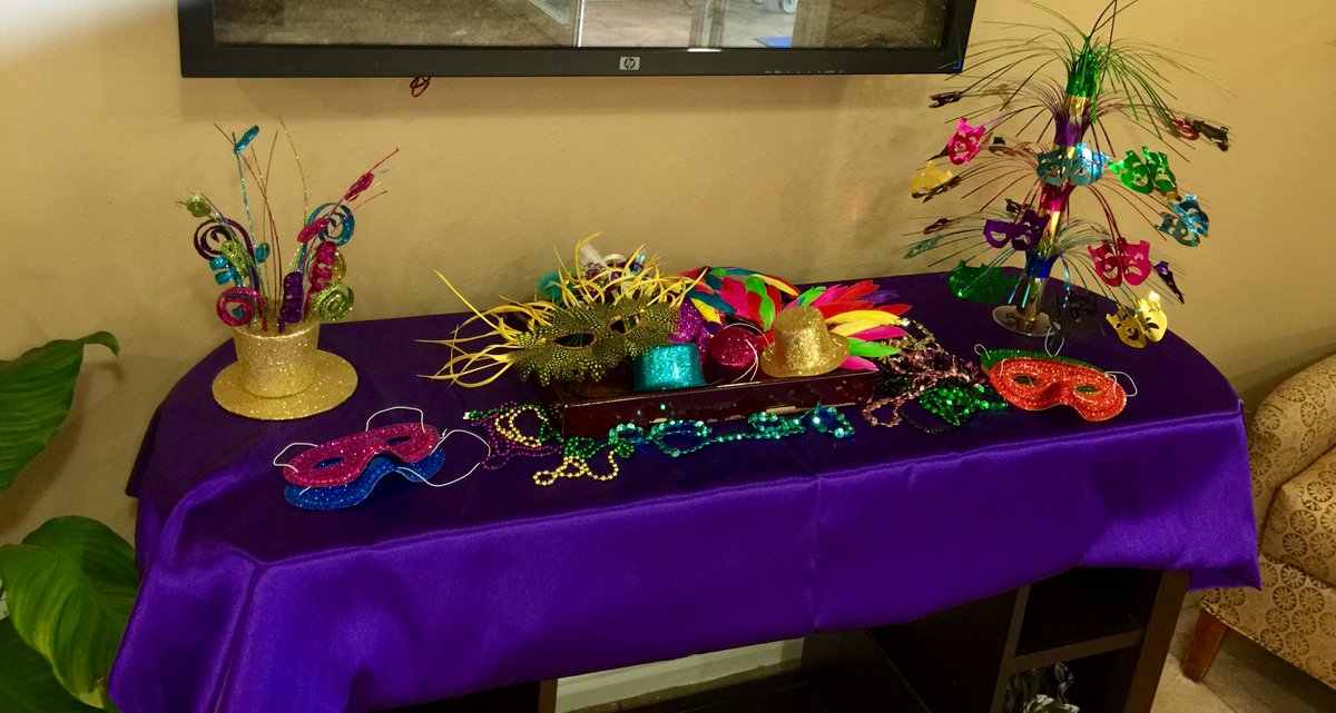 CWARDMORE's tweet image. Stay with us on a Tuesday and enjoy our free Manager's Reception!! It's Legit!!  We're having a party!!!!