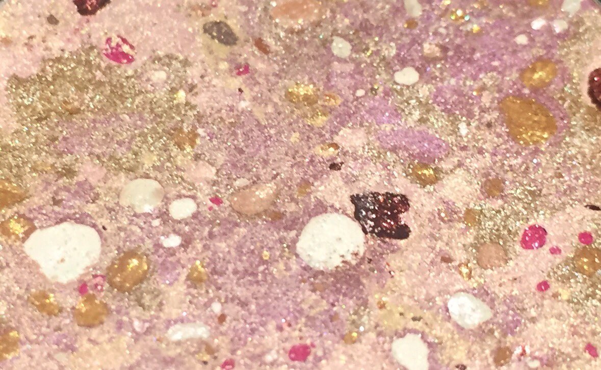 SummerSpaSpy's tweet photo. 'Bringing artistry to the world of spa' love the vivid jewels of @vlongocosmetics eye shadows https://t.co/PZu61ibRrz