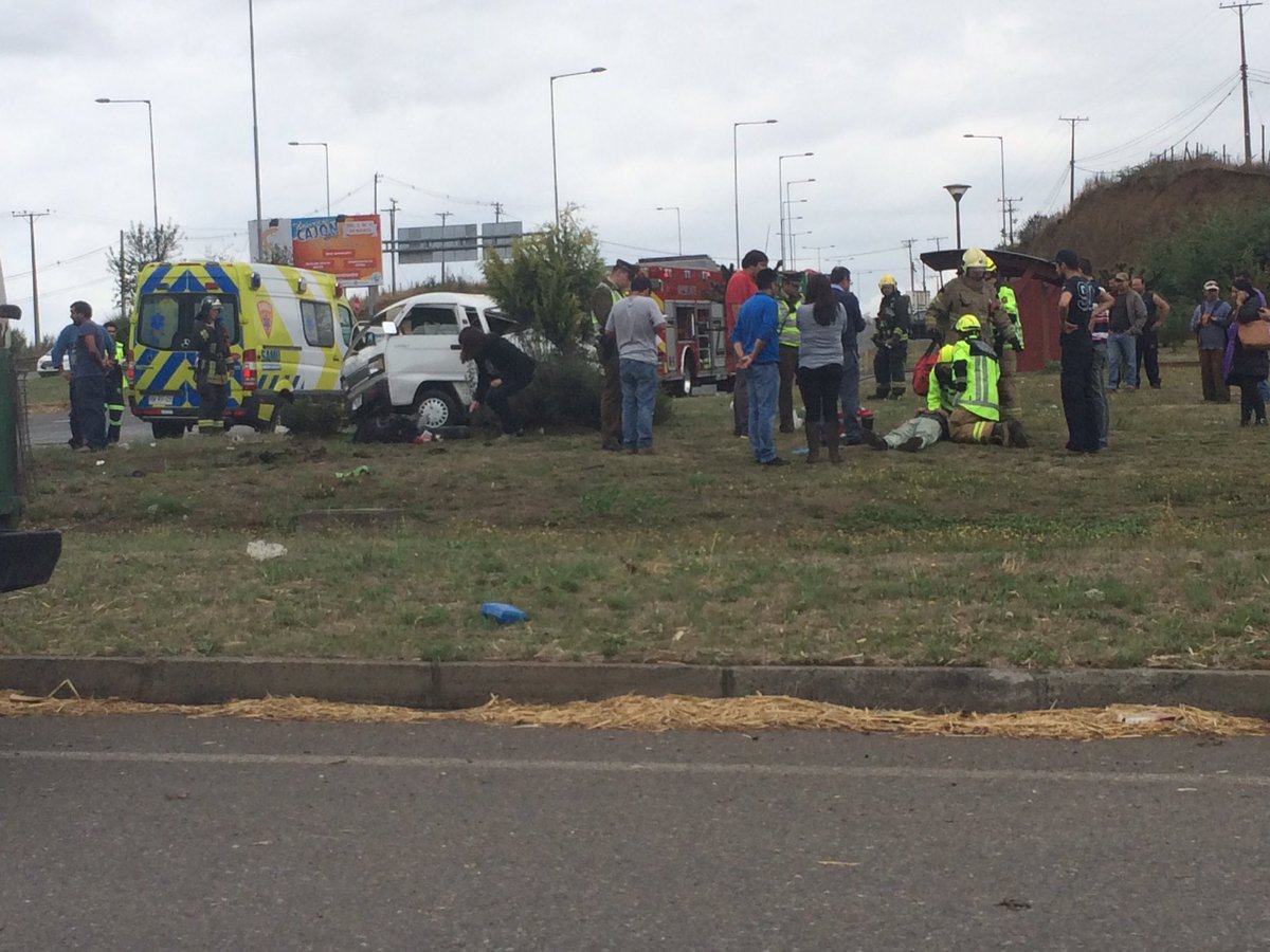 richisoft's tweet photo. Accidente salida norte de Temuco, cruce Cajon. https://t.co/uRuesC0RYN