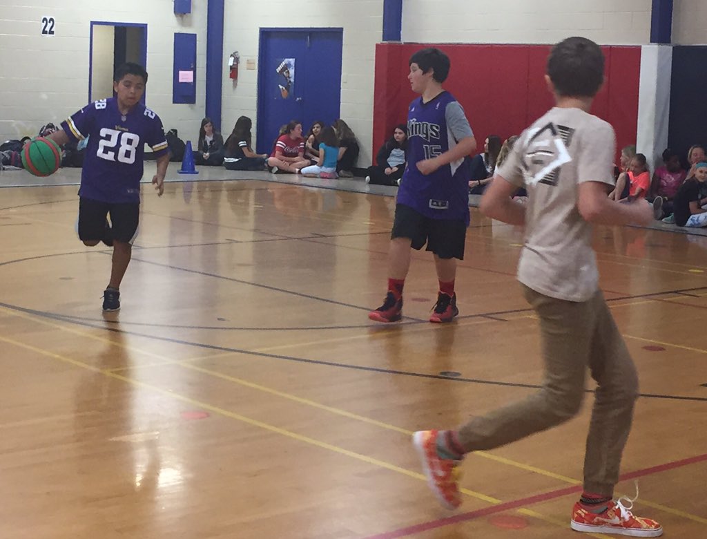 murray_mms's tweet photo. @MMS_MISD Hooping it up for hearts. #mmspe #hoopsforhearts https://t.co/tmIRMVi7m6