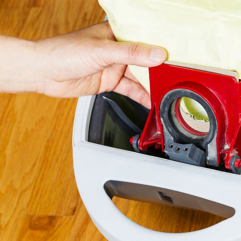 1StopVac's tweet image. If your vacuum has a bag, check it regularly and change it as soon as it’s full to keep your home heathy and clean! #vacuumtips #yqr