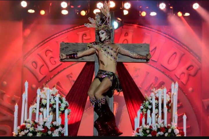natxo_saenz's tweet photo. Me da a mi.. que la Iglesia  esta celosa porqué las Drag son mas guapas que los Obispos.. #celoscelestiales #modacatolica #chinchaquechincha https://t.co/iDVezz81d4