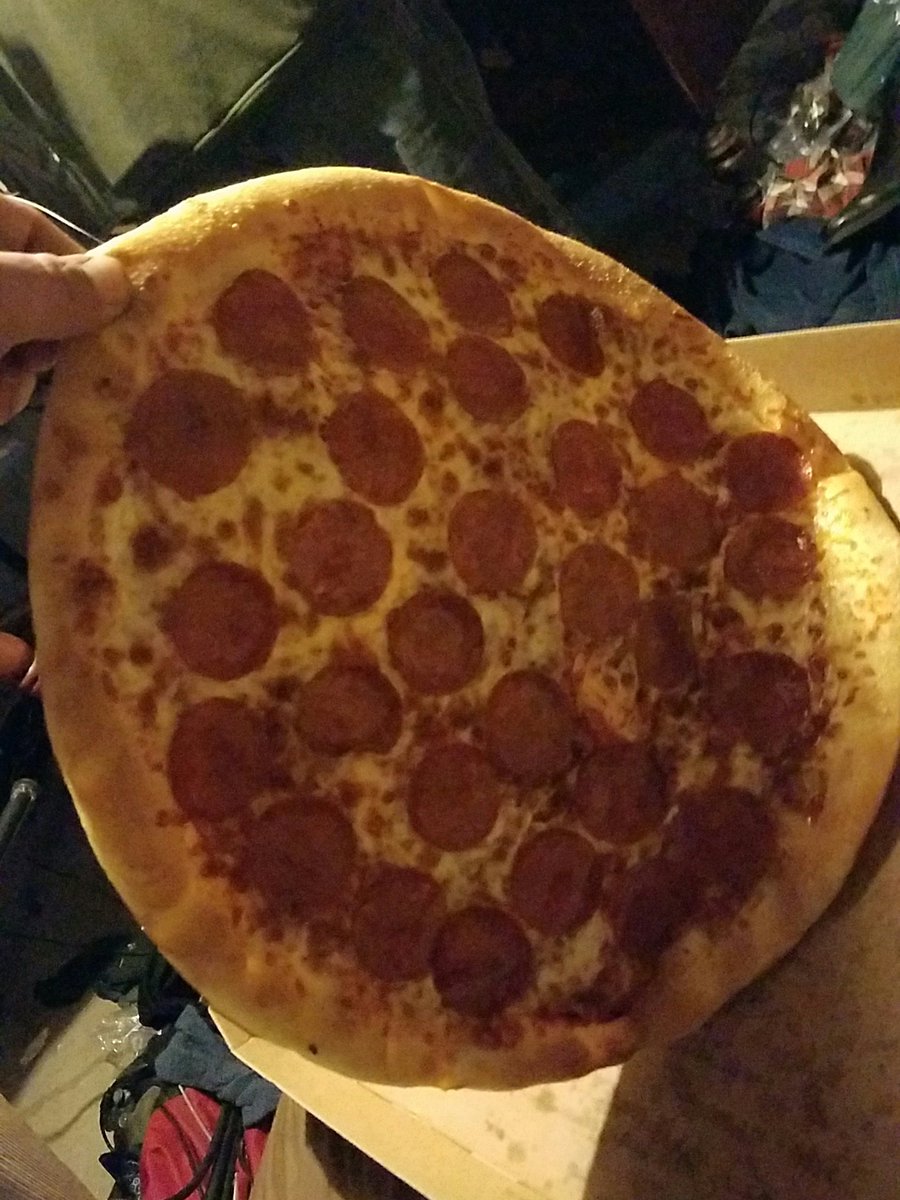 TaulWall816's tweet photo. What kinda shenanigans are you trying to pull @littlecaesars #uncut https://t.co/edz7SuREK4