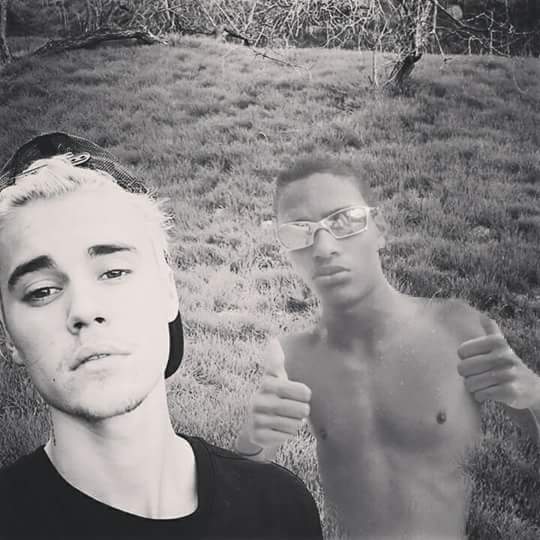Gostavuo's tweet photo. Meu parsa zezin na foto com o Bieber desejando  #HappyBirthdayJustinBieber https://t.co/cJZ0KgjZCW