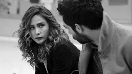 Ne dağlar, ne yollar, ne mevsim, 
ne de ılık ılık yağan yazyağmuru,
Sol yanın hep sol yanın "ikimiz"i "biz etmedi..