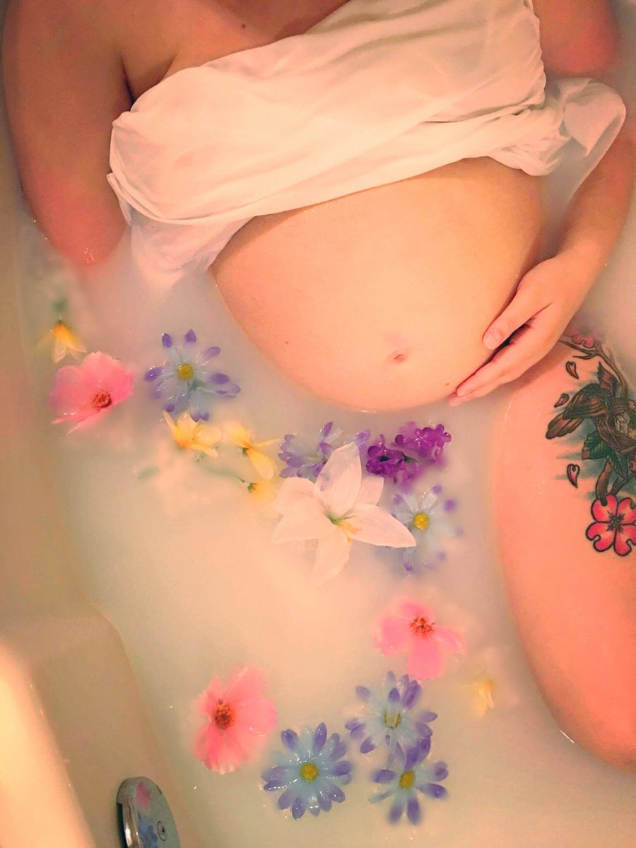 a_rosebuddd's tweet photo. Maternity photoshoot 🌸 
25 weeks pregnant!
#hippiemomma https://t.co/GedLyOr1g0