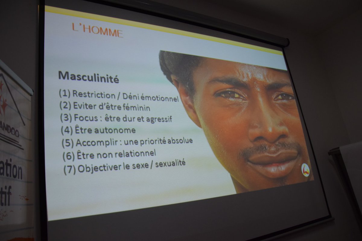 wulindisn's tweet photo. Rama speak avec le LARTES-IFAN de l'Université Cheikh Anta Diop de Dakar
" l'Être humain est au centre de tout" https://t.co/mdfJt1EewT