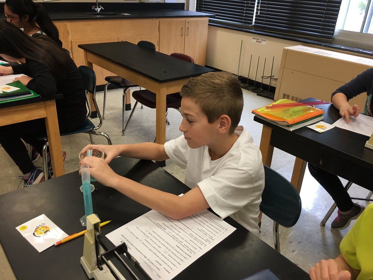 mslambejms's tweet image. Investigating the properties of matter in all states! #solidliquidgas #inquiry @JerichoMS @JMWiener @KraussStef