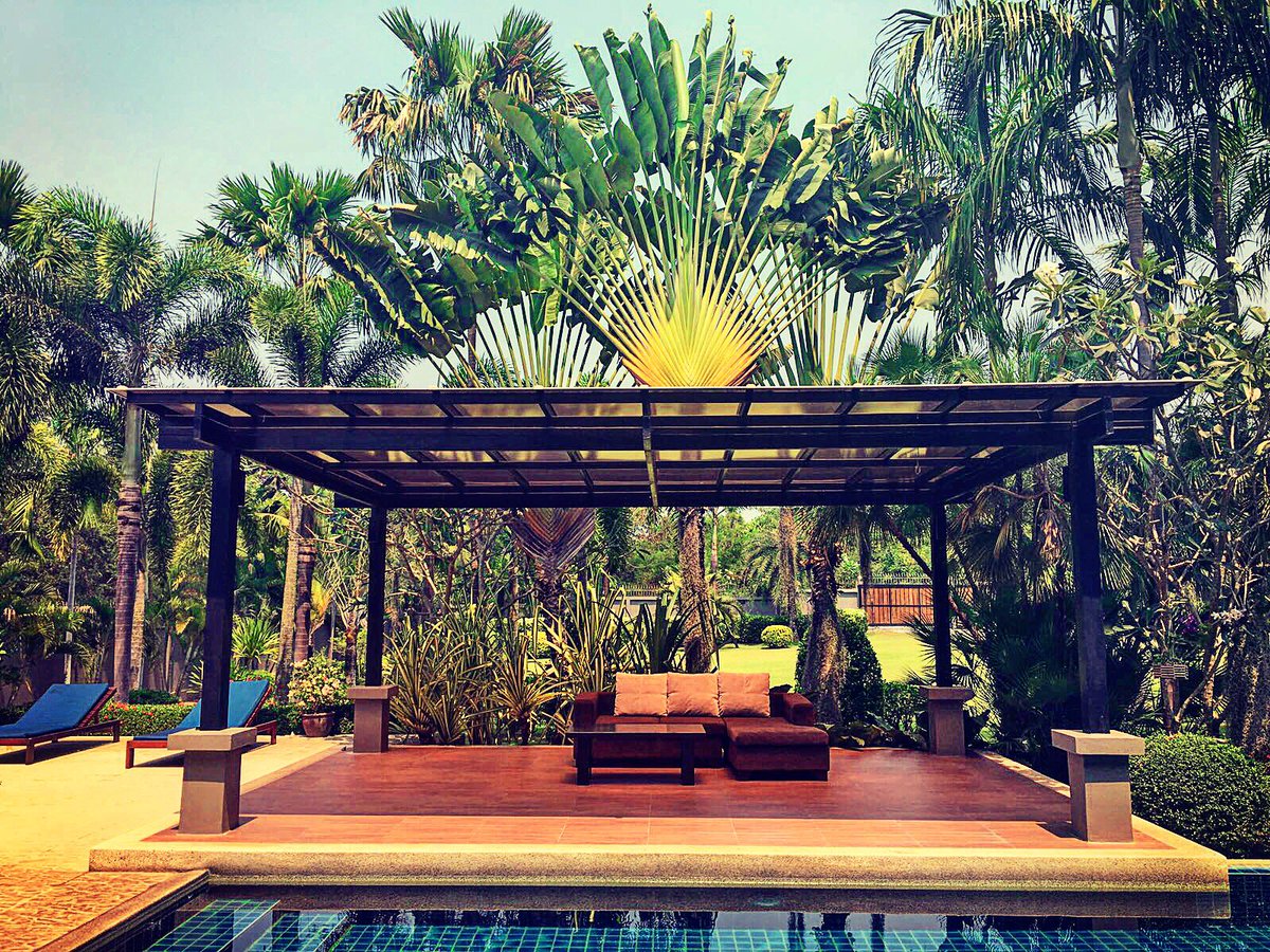SigalaMusic's tweet photo. Back in Thailand! Loving my office for the next week ❤🙌🏼 #Thailand @Karma_Studios https://t.co/ll2ILpn4Fz