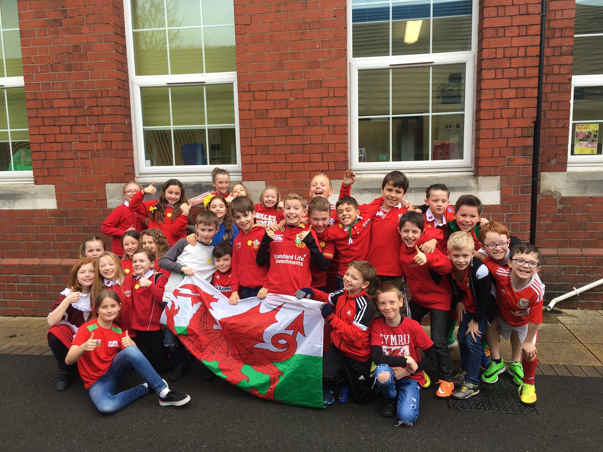 MelinGruffydd's tweet photo. #Bl4A - Dydd Gŵyl Dewi Hapus i bawb! #Yr4A - Happy St David's Day! 🐲 #DyddGŵylDewi #Cymru https://t.co/96sudPL1vt