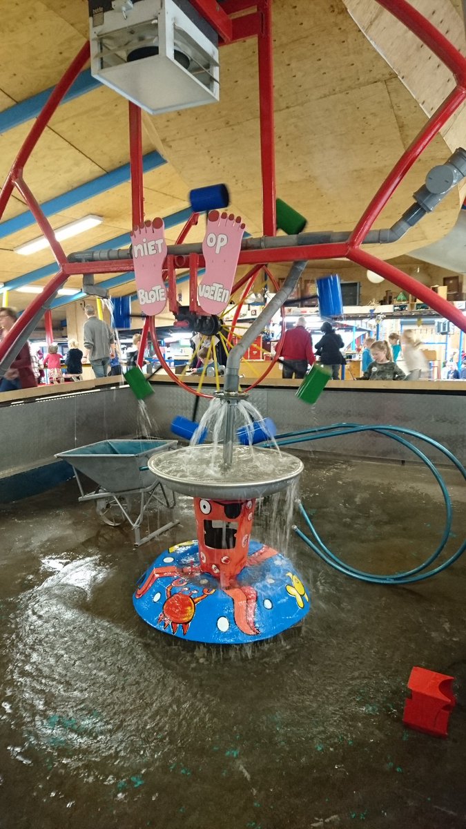 DaLau11's tweet photo. Wat een fantastische plek! @Spelerij / uitvinderij in Dieren. Grenzeloze creativiteit &amp; kunst van kinderen en hun papa's of mama's. https://t.co/r9xeXxyR0o