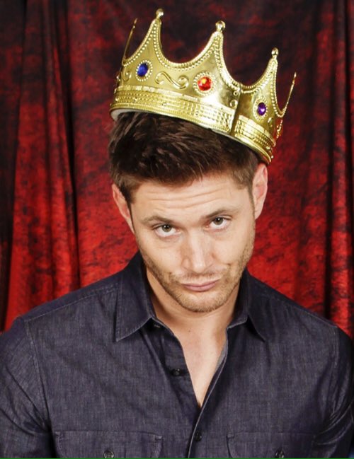 Destiel_2015's tweet photo. Happy Birthday King. 😍🔱🌟🎁🎈🍷. Feel special because today is all about u. #HappyBirthdayJensenAckles #HappyBdayJensenAckles https://t.co/Ka03vcu5hf