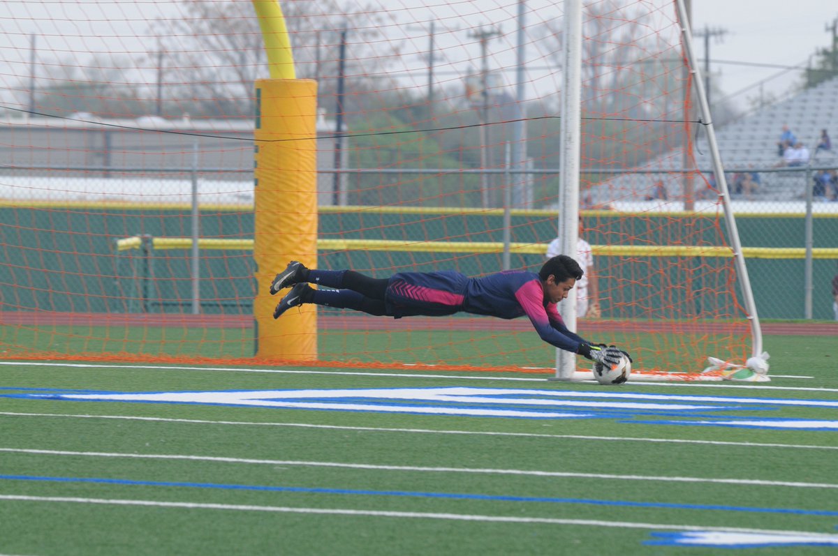 sportnutjeffrey's tweet photo. Mavs Soccer drops a district game to Roosevelt 3-1. Next game Friday vs Mac. Pics are up at https://t.co/TTsir7CrVo https://t.co/nOHb5YaTTn