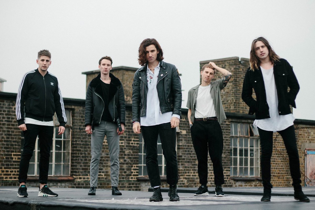 coastsband's tweet image. Paradise 24.03.17  ❤️  ❤️  ❤️  Cx