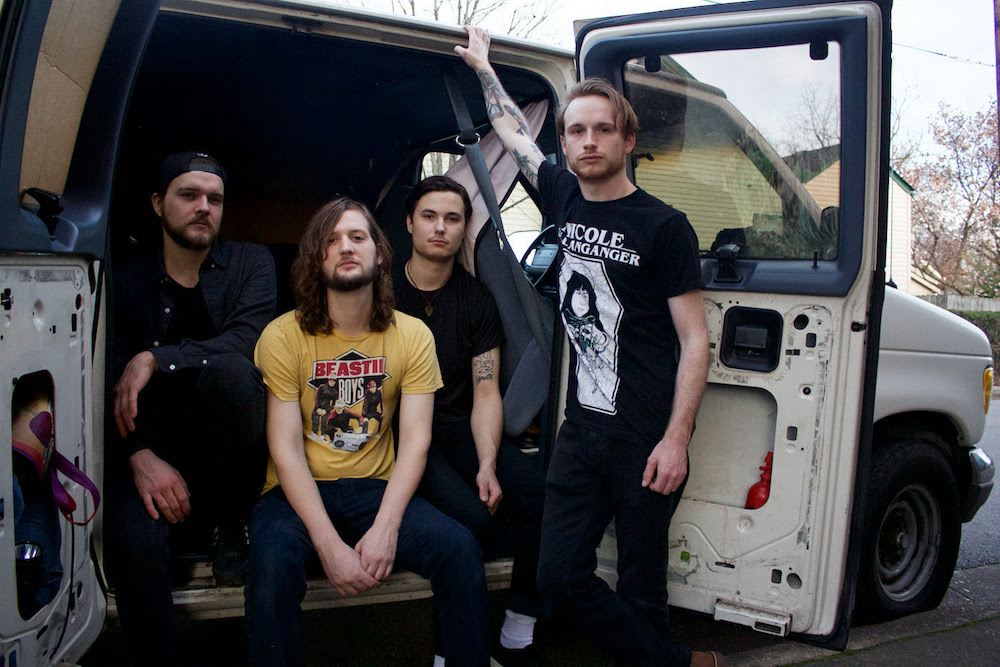 Daisyhead will be releasing their new album this April legendarykidspress.wordpress.com/2017/03/01/dai…