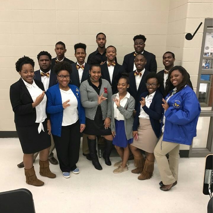 BhamRhoersClub's tweet photo. We honor the life and legacy of the late Mr. Grey. He's made such an impact on young men in our city. #doitforgrey ⚡️♦❤️👠💙💛 https://t.co/Z9dAVX70vG