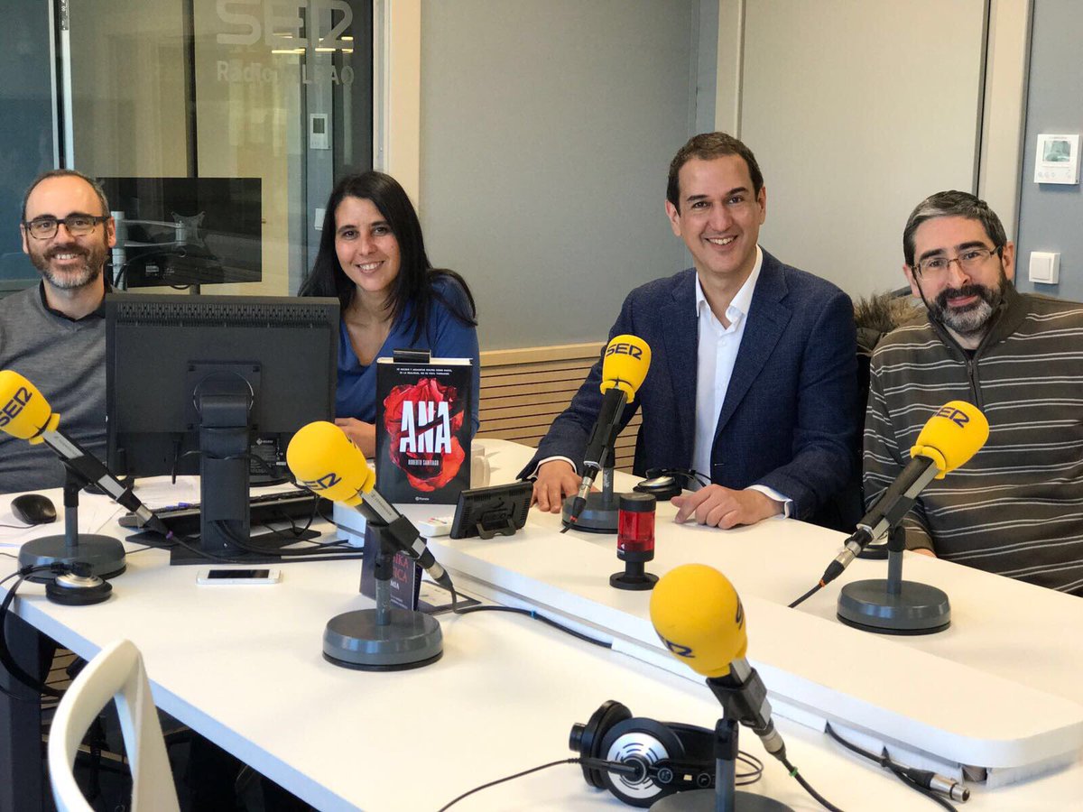 Robrto_santiago's tweet photo. Y más entrevistas sobre #Ana en #Bilbao. ¡No he parado! Ha sido un día inolvidable. Gracias a todos! @La_SER @Planetadelibros #thiller https://t.co/mBcQfEEGVZ