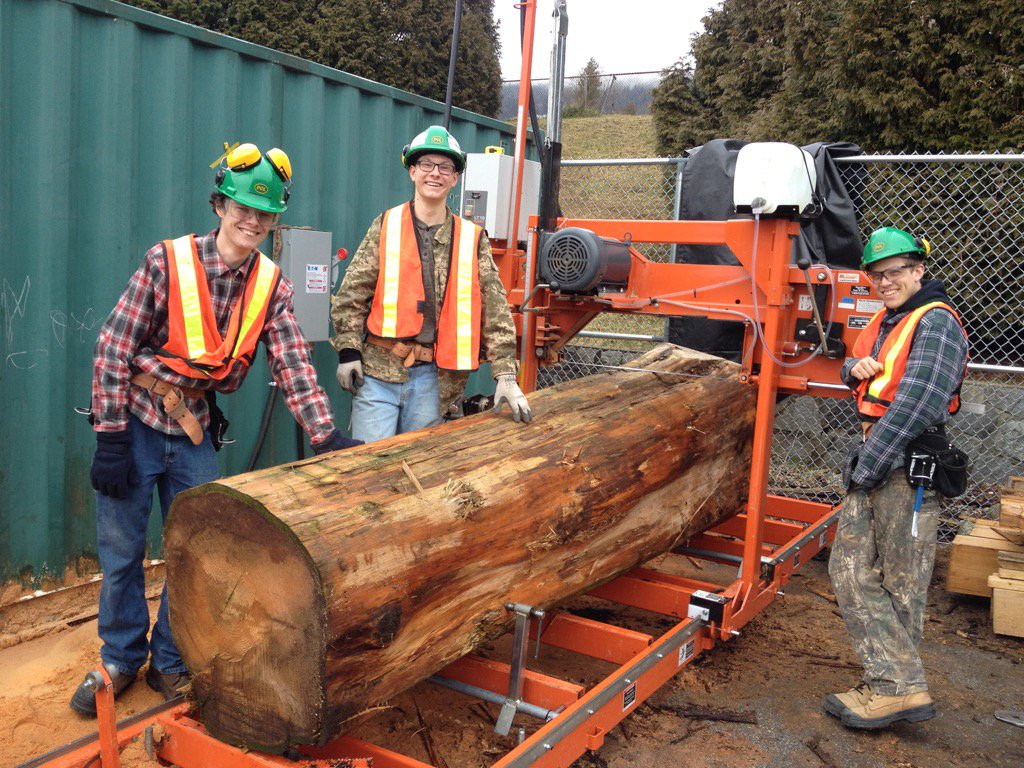 Maxed out cedar log on our @woodmizermills from local <a href="/NaikoonContrct/">Naikoon Contracting</a> bldg site. Big time carpentry <a href="/WestVanSchools/">WestVanSchools</a>