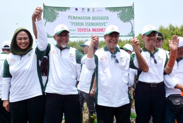 Karawang Gandeng Toyota Atasi Abrasi Pantai nasional.republika.co.id/berita/nasiona…