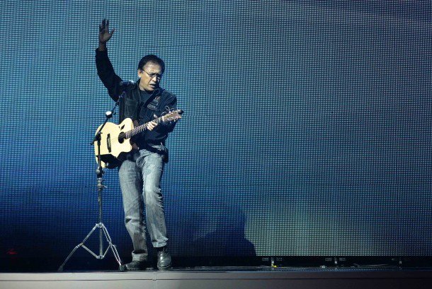 Perdana! Iwan Fals Hadir di Panggung Java Jazz 2017 senggang.republika.co.id/berita/senggan…