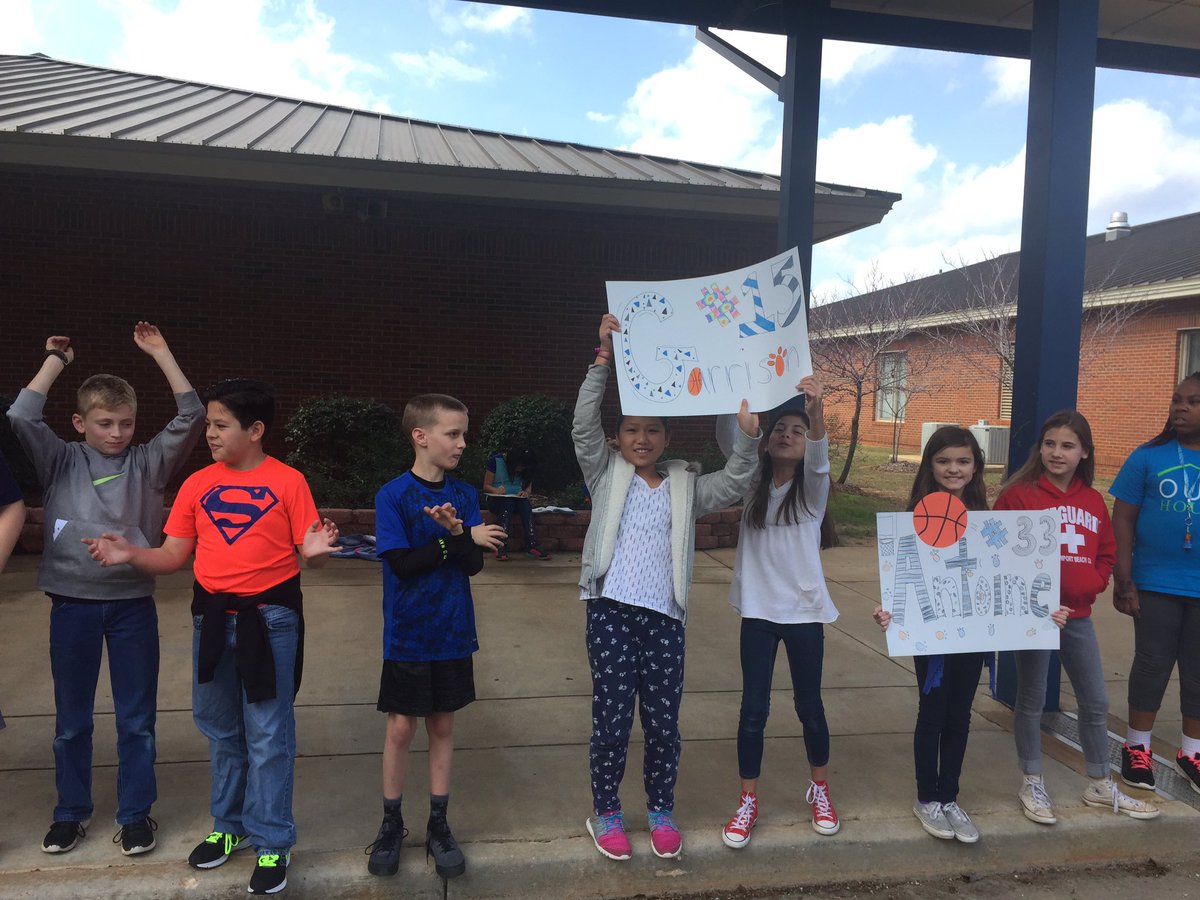 queenoflefties's tweet photo. My 5th graders at YES loved cheering on our Auburn High School basketball team on their way to state! Good luck guys! https://t.co/aUEoym6zlT