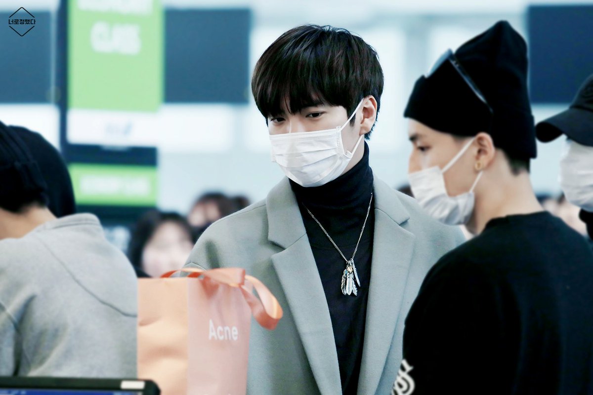 ITSYOU_1116's tweet photo. 170220 하네다 공항 출국
이날 착장은 두번세번봐도 최고👍
다 가렸는데 멋짐이 뚫고나옴🙈
#매드타운 #허준 #쭈니하트
#MADTOWN #HEOJUN https://t.co/sc5hldTBCq