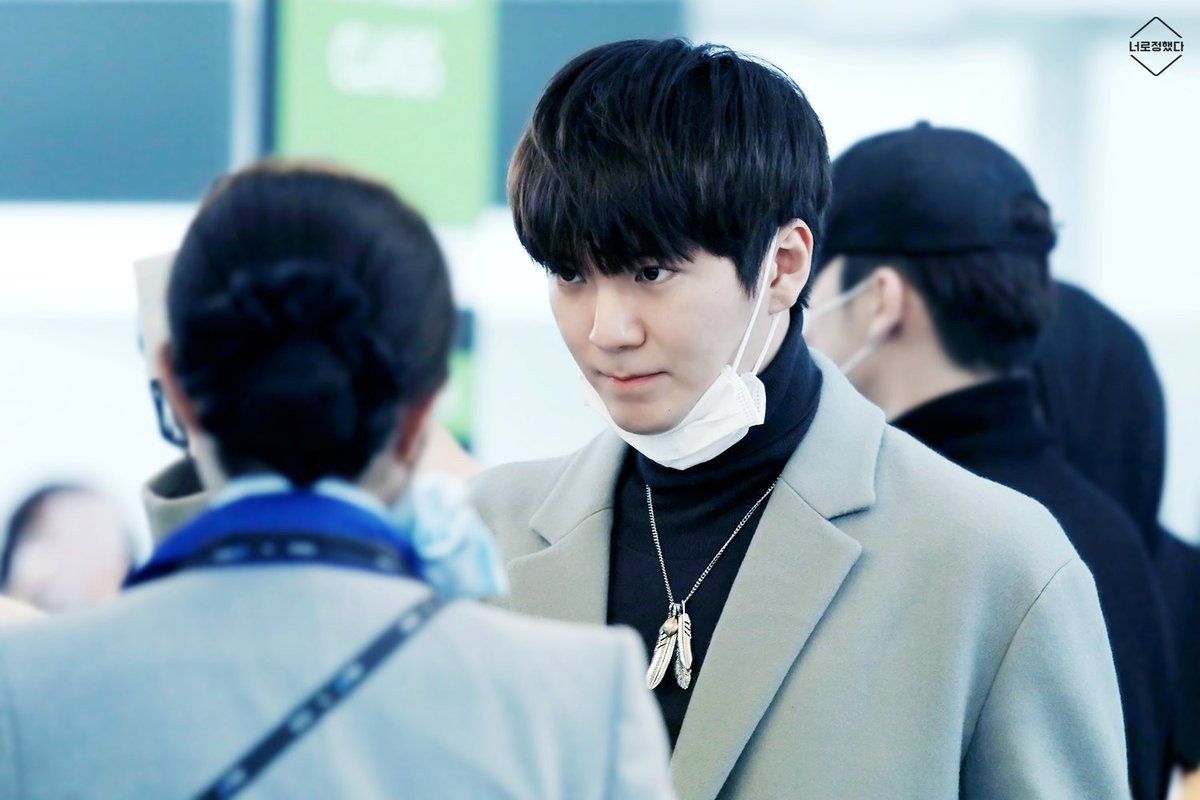 ITSYOU_1116's tweet photo. 170220 하네다 공항 출국
우리쭈니 귀여운거 보세요..
입 앙 다물고 눈은 또 왜ㅠㅠ
다크까지 세상 귀여움🙈💕
#매드타운 #허준 #쭈니하트
#MADTOWN #HEOJUN https://t.co/qmUBANb6F5