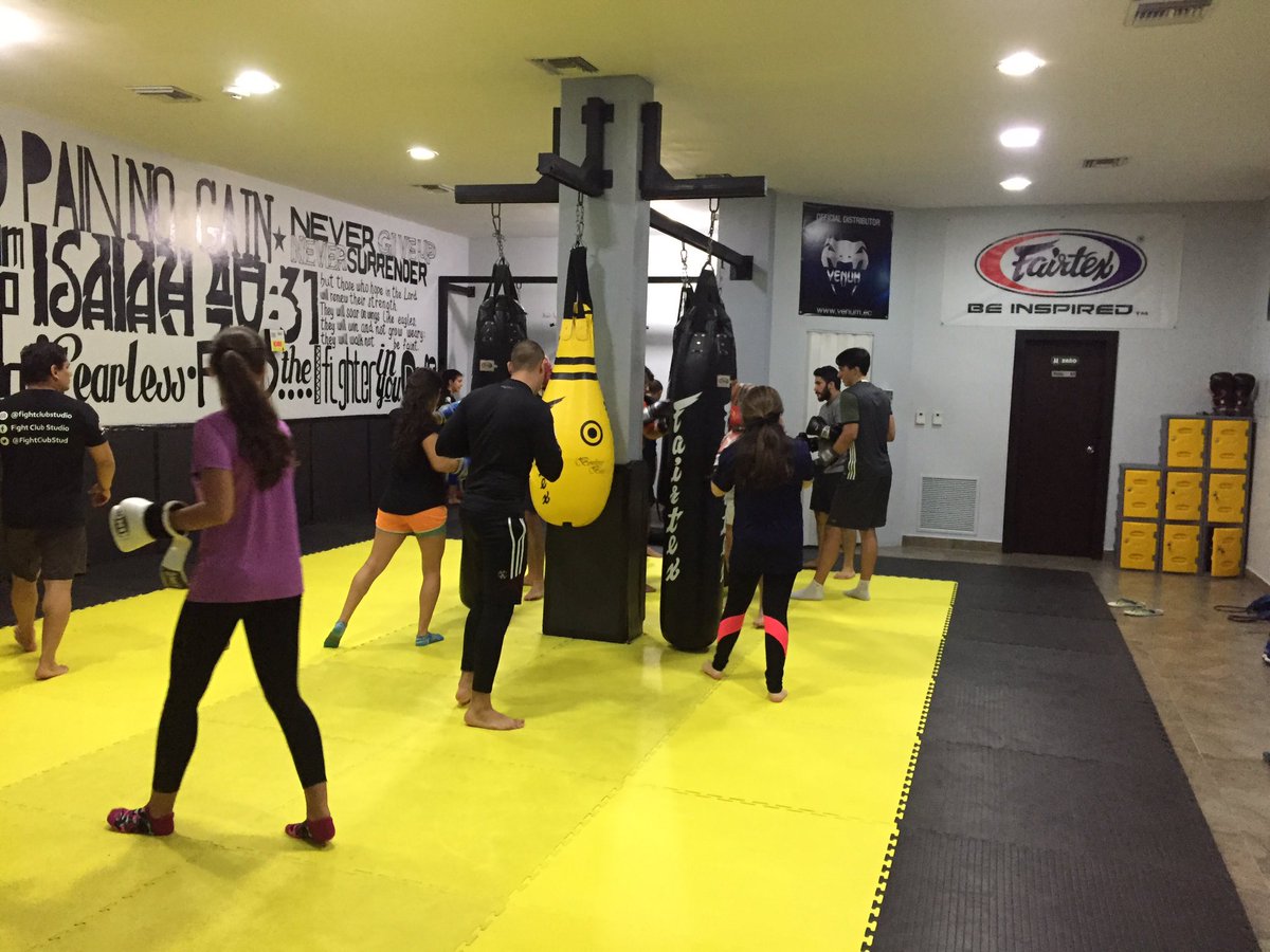 FightClubStud's tweet photo. 7PM REGRESANDO DEL FERIADO CON GANAS #ImFCStudio #MuayThai #Fitness #Health #artemarcial #ThaiGirl https://t.co/nDQmCuN7FR