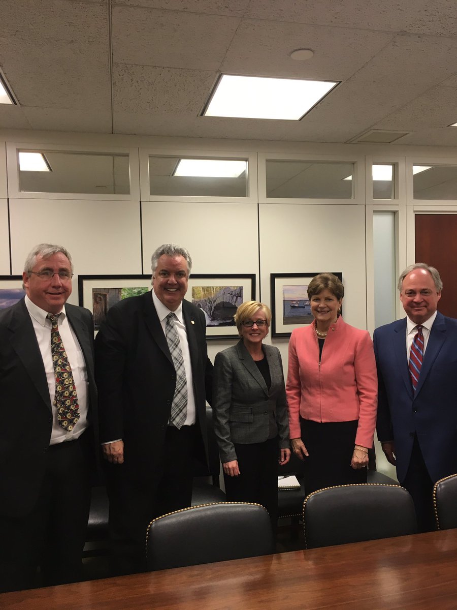RadioTracy's tweet photo. TY @SenatorShaheen for meeting with us this am! #nabslc17 #nhbroadcasters https://t.co/vfQDmqVawB