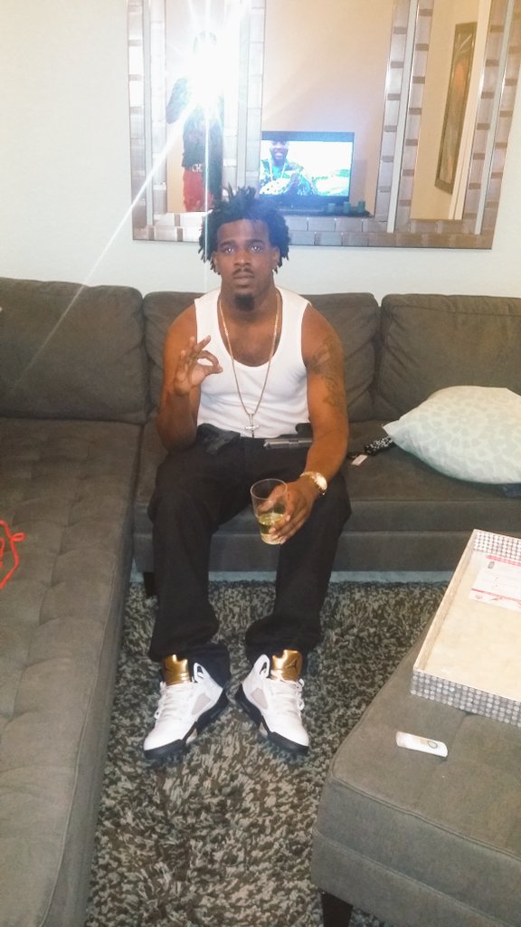 CdUBcc's tweet photo. Hood nigga hot cheetos what i snack on!💯😎 #YNWM https://t.co/UnNXDndUsa