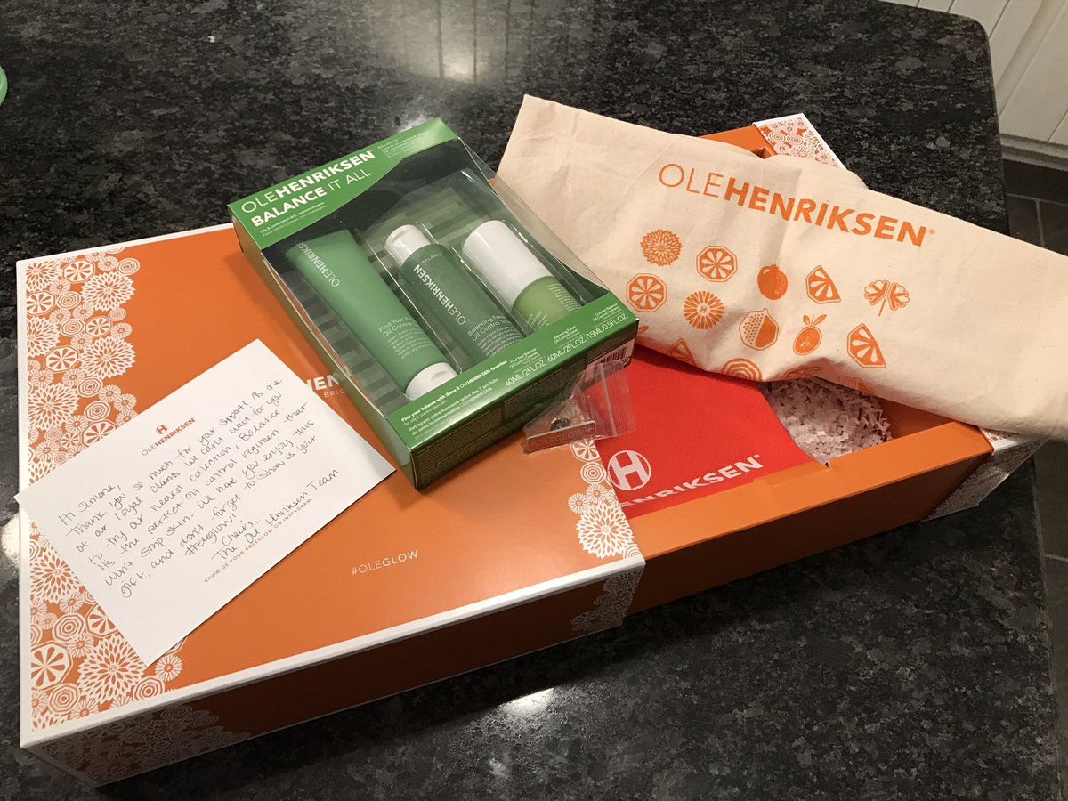 simonsaysbang's tweet photo. @OleHenriksen thanks so much for the package - can't wait to try out the new line!! 🤗🤗 https://t.co/C1fcHdlFWR